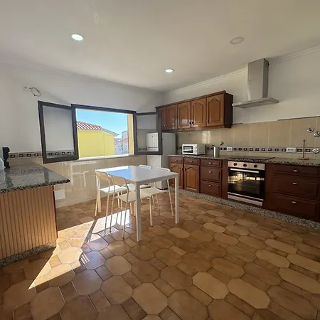 בית הארחה Surf & Sunset House 3*