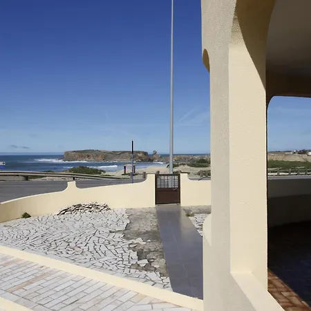 Konukevi Surf & Sunset House Peniche