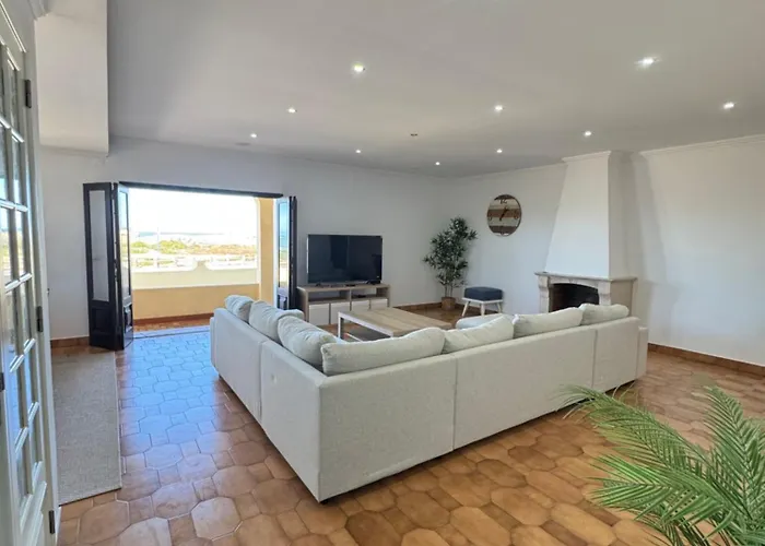 בית הארחה Surf & Sunset House פניש