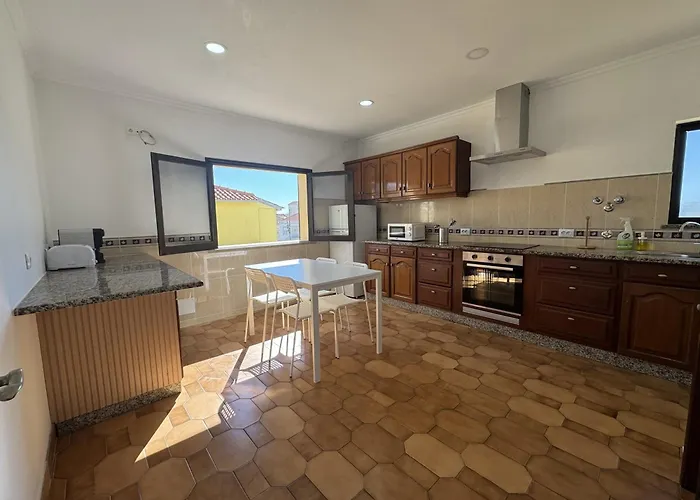 בית הארחה Surf & Sunset House 3*