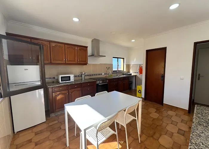 Surf & Sunset House בית הארחה 3*